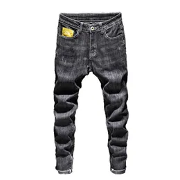 Mens jeans slim passform grå guinness för män våren och höst slim man byxor män mode jeans patched fickor männen kläder x0621