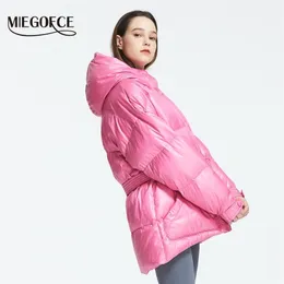 Miegofce 겨울 여성 재킷 고품질 밝은 색상 절연 푹신한 코트 칼라 후드 파카 루스 컷 벨트 211008