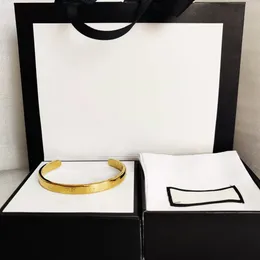 Designer Bangles Lettera Braccialetto Prodotto di moda Donna Ottone Oro mano Braccialetti di marca Fornitura di gioielli