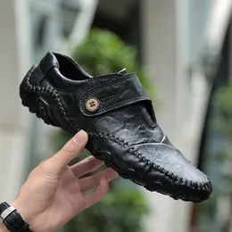 2021 Przyjazd Męski Dress Sukienka Buty Moda Soft Sole Business Leather Men Sports Sneakers Trenerzy