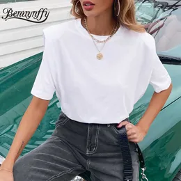 Benuynffy Round Neck Pad Shoulder Woman Tshirts Sommar Kortärmad Mode Solid Tees För Kvinnor Casual T-shirt Toppar Kläder Y0621