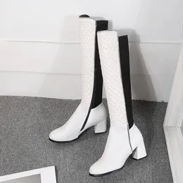 Bottes grande taille 9 10 11 12 cuisse haute genou sur les femmes dames après s'être réunies