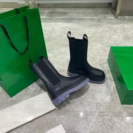 2021 Luxury Lady Botki Damskie Designer Buty Prawdziwa Skórzana Opona Bootie Projektanci LUG Mid Half Boot Moda Kobiety Buty Wysokiej jakości Platforma Zimowe buty