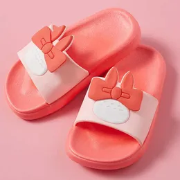 Summer Pantofle dla dziewcząt dla dziewcząt berbeć pcv miękkie antypoślizgowe sandały plażowe domu łazienka klapki rodzic-dziecko QQ315 210712