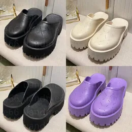 2022 Moda Kobiety White Perforated Gum Rubber Sandal Platformy Damskie Wysokie Sandały Heel Stilettos Summer Shoe Designer Slipphers 35-4 Q1XT #