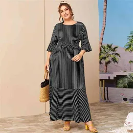 Plus Size Dress Summer Women Fashion Abito casual con stampa a righe manica a tre quarti Black Ruffles Maxi abiti lunghi 210630