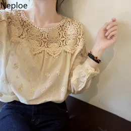 Nepeoe Shirt Kobiety Koreańskie Eleganckie Damskie Topy Office Lady Spring Temperament Bluzka Moda Hollow Out Lace Patchwork Blusas 210422