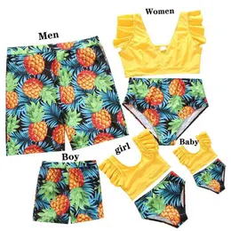 Lato Ruffle Sleeve Swimsuits Look Ananas Pełny Drukuj Żółte Zestawy Rodzina Dopasowanie Swimwear Matka Córka Bikini 210417