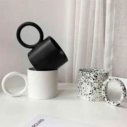 Partihandel kreativ kaffekopp med stort runda handtag Nordic White Black Splash-Ink Cups för mjölk Vatten Te Kök Porslin Gift 210804