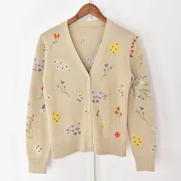 2021 Autumn Fall Long Sleeves V Neckline Khaki Cardigan French Style Knitted Floral Embroidery Single-Breasted Sweaters G121040