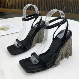 Letnie Runway Fringe Sandals Kobiety Kryształ Rhinestone Wąski zespół Wysokie Obcasy Praty Bankieta Elegabt Sukienka Buty 2021