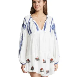 Boho bordado floral mini vestido manga comprida v pescoço vintage vestidos caindo praia solta roupas casuais vestidos 210419