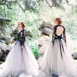 Vintage Black and White Suknie ślubne Suknie ślubne 2022 Gothic Country Deep V Neck Długie Rękawy Beach Boho Bride Dress