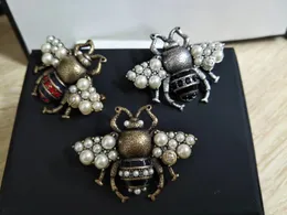 高級女性の女性の女性の女性の女の子の絆Punk DJ誇張された真珠の昆虫蜂のブローチ3彩色