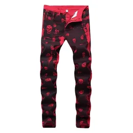 2020 degli uomini di autunno di Modo di Scheletro Del Cranio Stampato Night Club di Personalità Dei Jeans Maschio Slim Fit Pantaloni In Denim Rosso Pantaloni Lunghi X0621