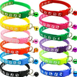 Färgglada Pet Supplies Cat Collar Halsband Katt Paw Print Justerbar Collar Bell Placering Footprint Pet Collar Tillbehör