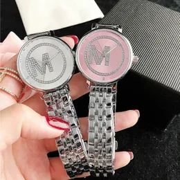 Relógio de marca feminino cristal letras grandes estilo metal aço pulseira quartzo relógios de pulso M128