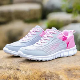 Top Quality Mulheres Respirável Malha Esportes Correndo Sapatos Diários Lightweight Mulheres Cross-border Sneakers Trainers