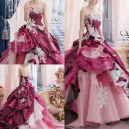 Fuchsia Quinceanera Dresses 2022 레이스 Applique Sweetheart Neckline 코르셋 백조 핸드 메이드 꽃 민소매 댄스 파티 스위트 16 이브닝 볼 가운 Vestidos