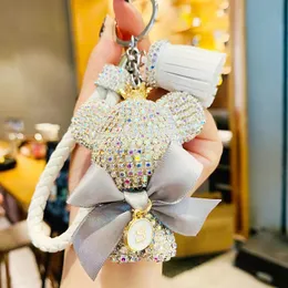 Keychains Lanyards 2024 Ny lyxdesigner Keychain Full Rhinestone Diamond Cartoon Bear Crystal Ring Holder Pendant Bag Womens Handbag Key Random Letter