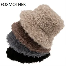 FoxMother Yeni Açık Sıcak Kuzu Faux Kürk Kova Şapka Siyah Katı Kabarık Balıkçılık Kap Panama Bob Fisherman Gorros Kadınlar Kış 2021