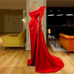 2021 Röd satin sjöjungfrun kvällsklänningar One Shoulder Sexy Front Split Plus Size Formell Prom Party Gowns Robe de Soiree