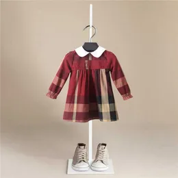 Mode autumnr baby girls klänning prinsessa långärmad pläd toddler små tjejer kläder bomull fest spädbarn kostymer Q0716