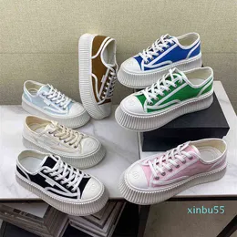 Sapatos de esportes femininos grossos casuais lona mulheres verão aumento biscoito versátil fundo plano pequeno branco