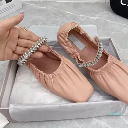 Cadeia de diamante apartamentos para mulheres sapatos casuais sapato de balé deslizamento no desenhador de couro macio rodada dedo do pé chique mocassins femininos nova moda luxo