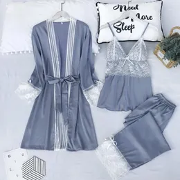 Kvinnors Sleepwear (Robe + Braces Kjol + Shorts) 3-Piece Set Fashion HomeDress Bathrobe Suit Nightdress Night-Robe Ice Silk Sexig Hemkläder