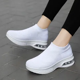 Hurtownie Siatki damskie Oddychające Buty Student Casual Kobiety Białe Purpurowe Czarne Różowe Lekkie Poduszki Running Soft Scocks