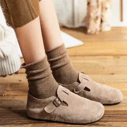 30% Cashmere Wool Socks Women Winter Thicken Warmer Crew Socks Japanese Style Solid Harajuku Retro Thermal Keep Warm Woman Socks 211221
