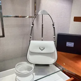Luxus-Designertaschen Cleo Mini-Tasche aus gebürstetem Leder Henkel-Umhängetasche mit Verlängerung aus Leder Klappenverschluss mit Magnet Handtasche mit Nylonfutter und Kartenfächern mit Logo-Print
