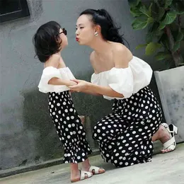 Mommy&Me Parent-Child Mother Daughter Women'S Suits Off-The-Shoulder Tops+Dots Nine Points Pants Summer Family Clothing 210625