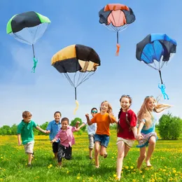 Novelty Games Children's Hand Throwing Parachute Leksaker Air A Parachuthrop med SoldierParachute Outdoor Sports Toy