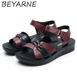 Sandálias Beyarne2021 Sapatos de Verão Mulheres Moda Mãe Bottom Soft Confortável antiderrapante envelhecido meio preto