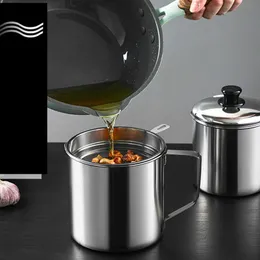 1.3/1.8L Stainless Steel Tank Oil Filter Pot Container lSeparator Storage Can Kitchen Cooking Tools Strainer Bottle 210626