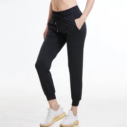 Kvinnor sträcker tyger lös passform Sport Aktiva Skinny Leggings med två sidofickor Camo Ankel-längdbyxor 211124