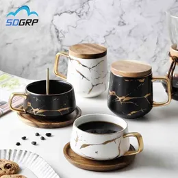 Marmurowy Ceramiczny Kubek Kawowy Śniadanie Mleko Kubki Piwo Drink Szklany Kubek Herbaciany Pozłacany Uchwyt Drewniany Spodek Div ​​Drinkware Pucharu 210409