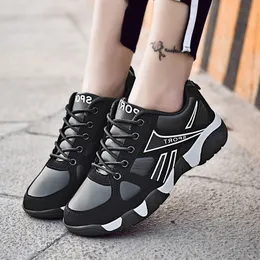 Men Women 2021 Leahther Fashion Running Shoes Black White Blue Red Yellow Gray Sport Trainers Sneakers Size Eur 36-45 Code: 68-1836820