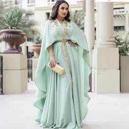 Mint Green Szyfonowe Marokańskie Kaftan Suknie Wieczorowe Długie Hafty Koronkowe Aplikacje Muzułmańskie Party Suknie Arabskie Dubaj Abaya Cape Prom Dress Pearls Koraliki