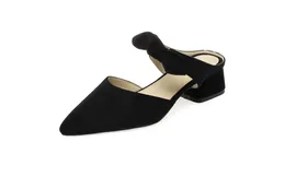 Petites chaussures pour femmes fraîches 2021 style printemps et été avec code de taille épais 31-47 sandales Baotou