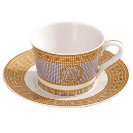 European High-Grade Bone China Kaffekopp Tea Cups och Saucer Set Hem Keramik Eftermiddag Te Cup För att skicka sked 210330