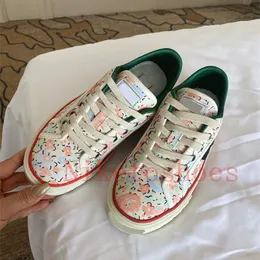 Guuchi Luxurys Guuui Shoes Guvci Women Guxci Gussie Designers Tennis Casual 1977 Flowers Mens Shoes Sneaker Sneakers Gren Red Stripe Canvas Shoe Rubber Sole Italy Lo