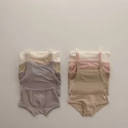 夏の新しい幼児の男の子の少女服セット子供綿固形ノースリーブベスト+子供かわいい通気性パンティー2個1-4y x0802