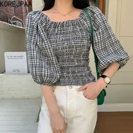 Korejpaa Kvinnorskjorta Sommar Koreanska Chic Retro One-Line Collar Off-Shoulder Pläterad Fem-Point Lantern Sleeve Plaid Blusar 210526