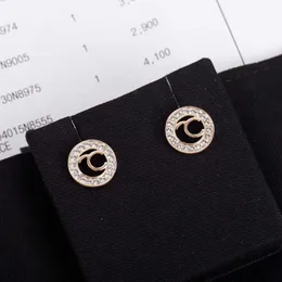 Toppkvalitet Stud örhängen Rundform med stämpel och sparkly diamant för kvinnor bröllopsmycken gåva i 18k guldpläterad PS4019