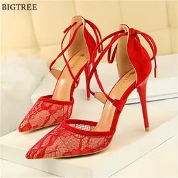Sexy Floral Lace Mesh Pointed Toe Women Sandals New Arrival Cut-Outs Cross-tied Shallow Sandals Women's High Heels Shoes Fashion Y0721