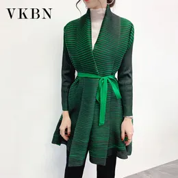 VKBN Windjacke Jersey Grün Lose Gefaltete Trenchcoat für Frauen Casual Frühling Herbst Schärpen Volle Hülse 210507