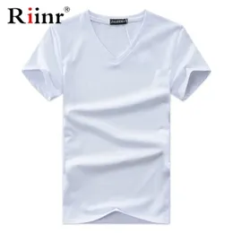 半袖TシャツメンズトップスティーVネックスリムフィットTシャツメンズカジュアルサマーTシャツCamisetas Plus Size S-5XL 210716